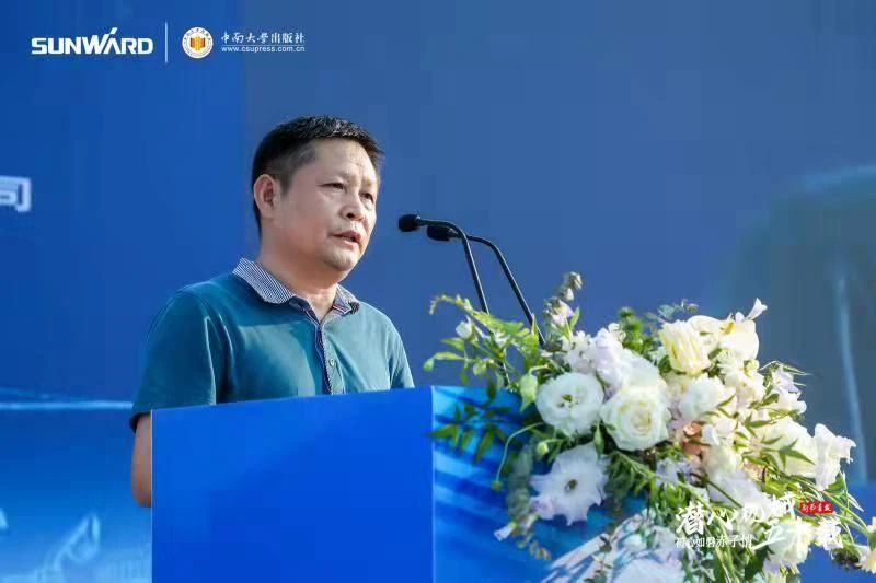 《何清华潜心机械五十年》新书宣布，背后尚有这些故事