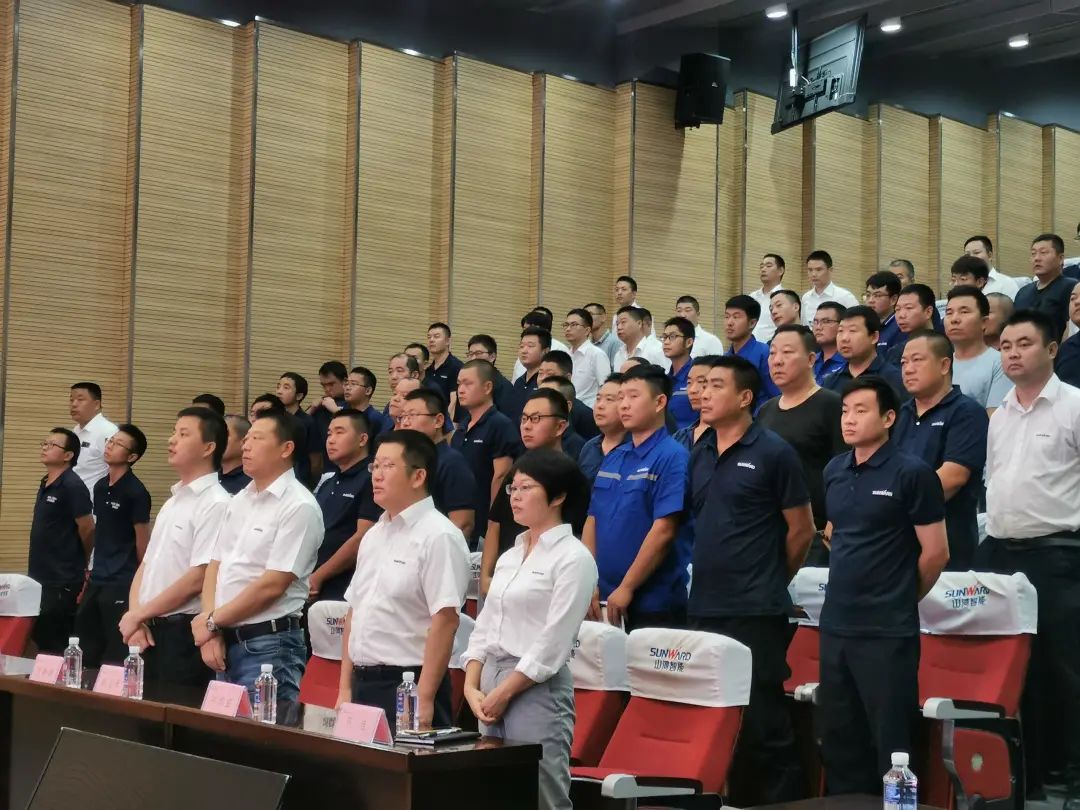 尊龙凯时官网网址智能挖掘机事业部启动2021效劳手艺评定暨效劳万里行总结大会