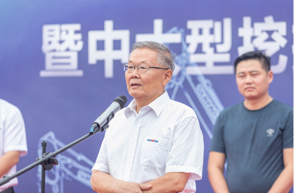 里程碑！尊龙凯时官网网址智能出口欧洲第20000台暨大型挖掘机批量交付仪式乐成举行
