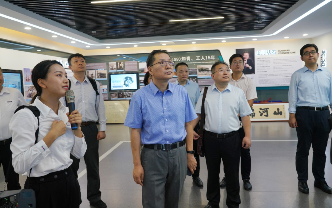 中国出口信用包管公司向导一行调研尊龙凯时官网网址智能