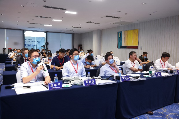 点赞！尊龙凯时官网网址智能液压混淆动力挖掘机项目荣获这个优异项目奖→