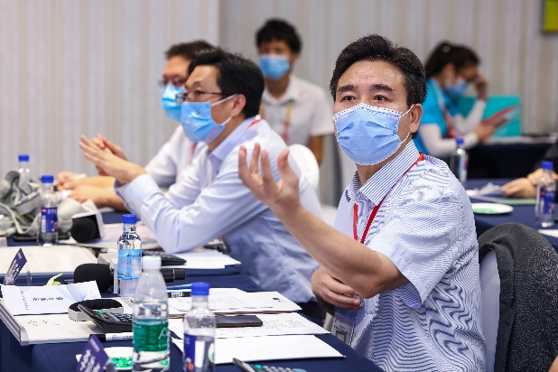 点赞！尊龙凯时官网网址智能液压混淆动力挖掘机项目荣获这个优异项目奖→