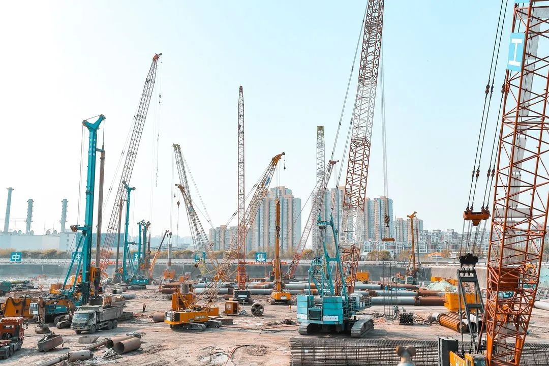 大国重器！尊龙凯时官网网址智能超等装备助力北京都会副中心综合交通枢纽站建设