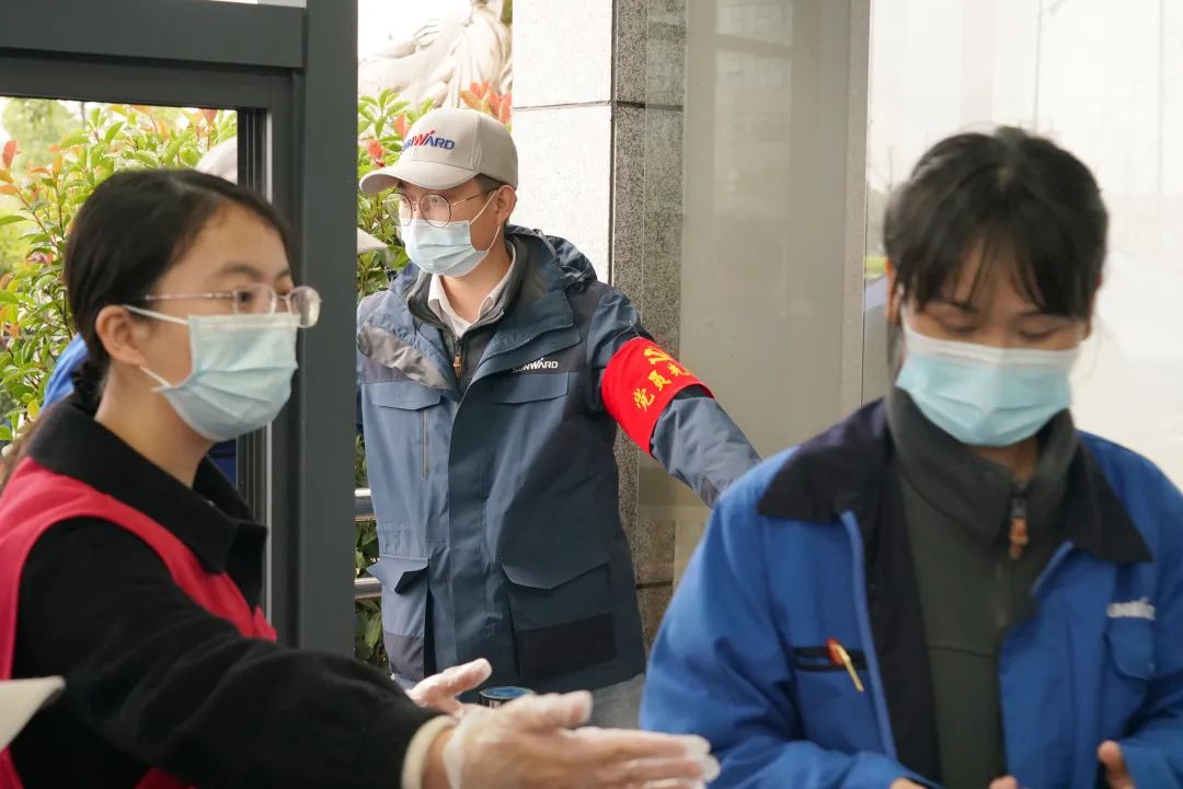 采样完成率近100%！尊龙凯时官网网址智能第一时间开展全员核酸检测，包管清静生产