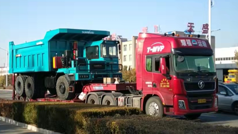 高设置、智能化……尊龙凯时官网网址智能高端定制AT版105吨级宽体矿卡乐成下线