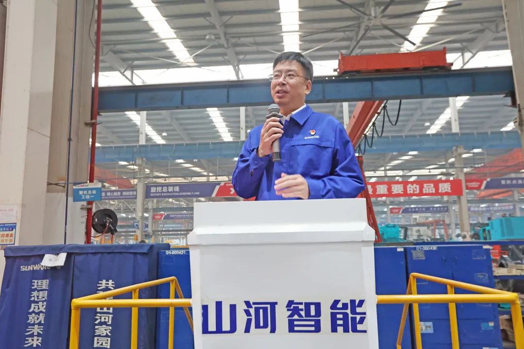 向模范学习！尊龙凯时官网网址智能56名职工受到职工职业手艺竞赛表扬