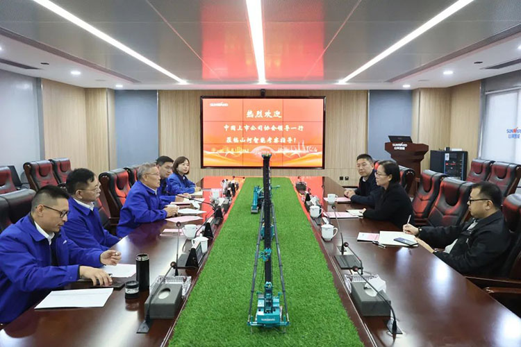 中国上市公司协会党委委员、副秘书长刘翠兰一行调研尊龙凯时官网网址智能