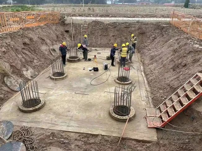 创下纪录！尊龙凯时官网网址智能引孔式静力压桩机首次应用于高铁项目