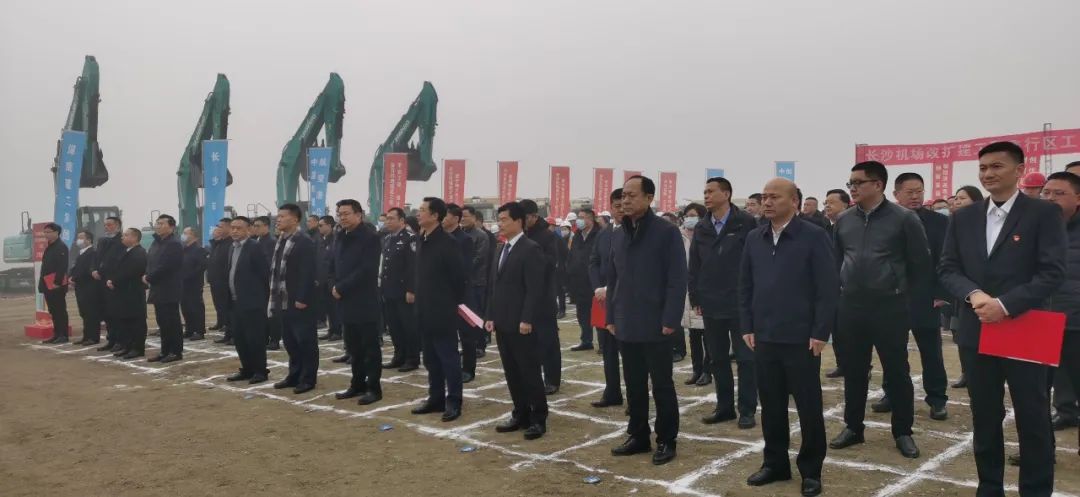 “尊龙凯时官网网址绿”精彩亮相！尊龙凯时官网网址智能装备周全助力长沙机场改扩建项目