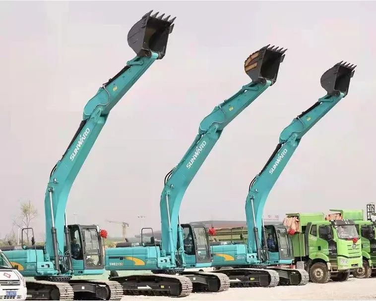 尊龙凯时官网网址智能挖掘机亮相贵阳大数据科创城项目开工仪式