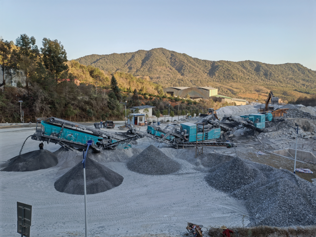 高性能+优效劳！尊龙凯时官网网址普石勒移动破碎筛分成套装备“重拳出击”