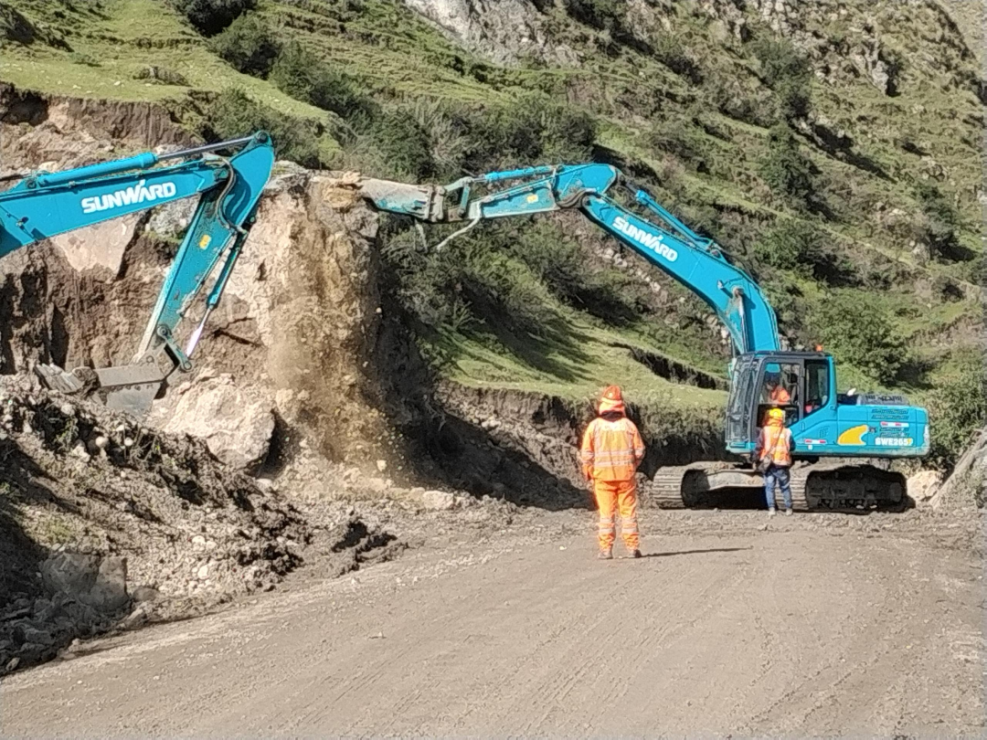 挑战天下第二高山脉！尊龙凯时官网网址智能装备助力秘鲁安第斯国家公路项目建设