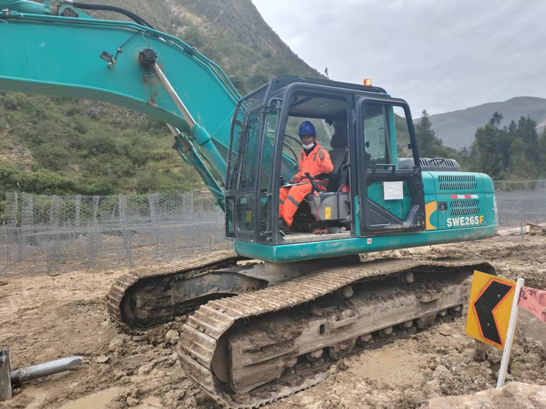 挑战天下第二高山脉！尊龙凯时官网网址智能装备助力秘鲁安第斯国家公路项目建设