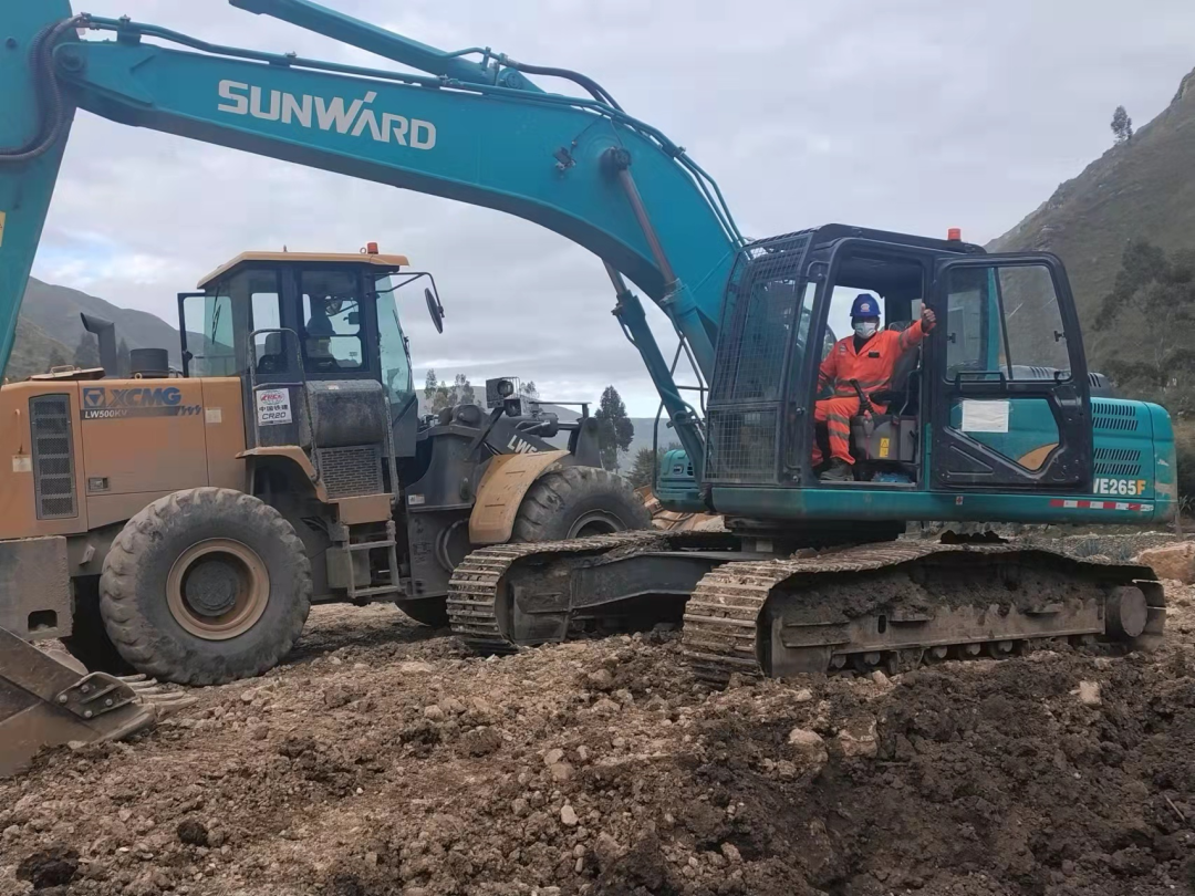 挑战天下第二高山脉！尊龙凯时官网网址智能装备助力秘鲁安第斯国家公路项目建设