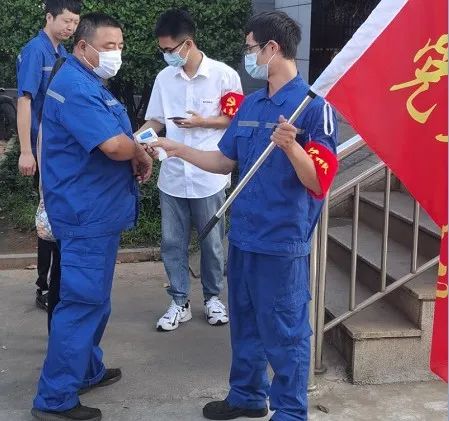 尊龙凯时官网网址工匠 | “浪波”不言苦，甘为“人梯”承大重