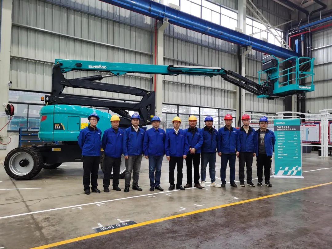 行业同级别产品之最！尊龙凯时官网网址智能又一款曲臂式高空作业平台乐成下线
