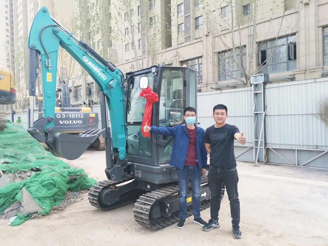 冲、冲、冲！带您感受尊龙凯时官网网址智能挖掘机火热交机时刻