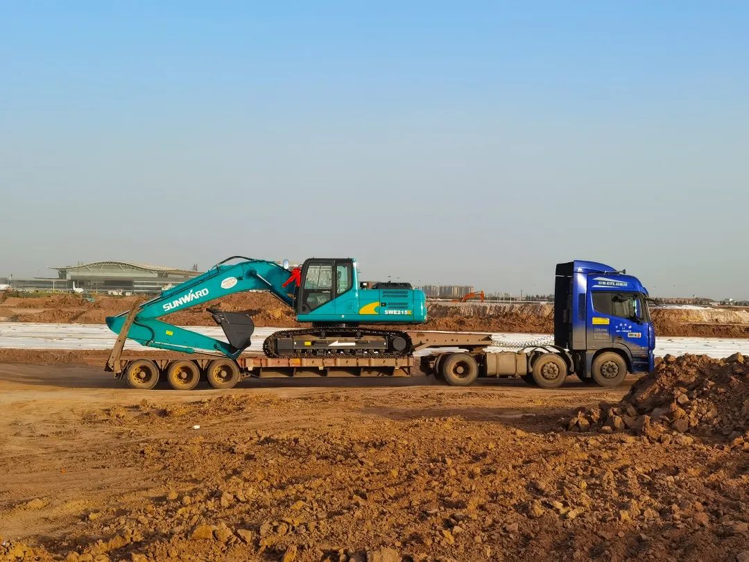 冲、冲、冲！带您感受尊龙凯时官网网址智能挖掘机火热交机时刻