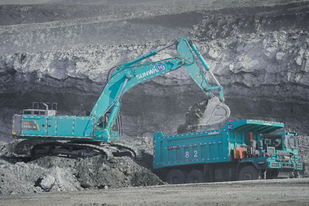 图集 | “尊龙凯时官网网址绿”满矿山！尊龙凯时官网网址智能矿山成套装备实力“亮剑”
