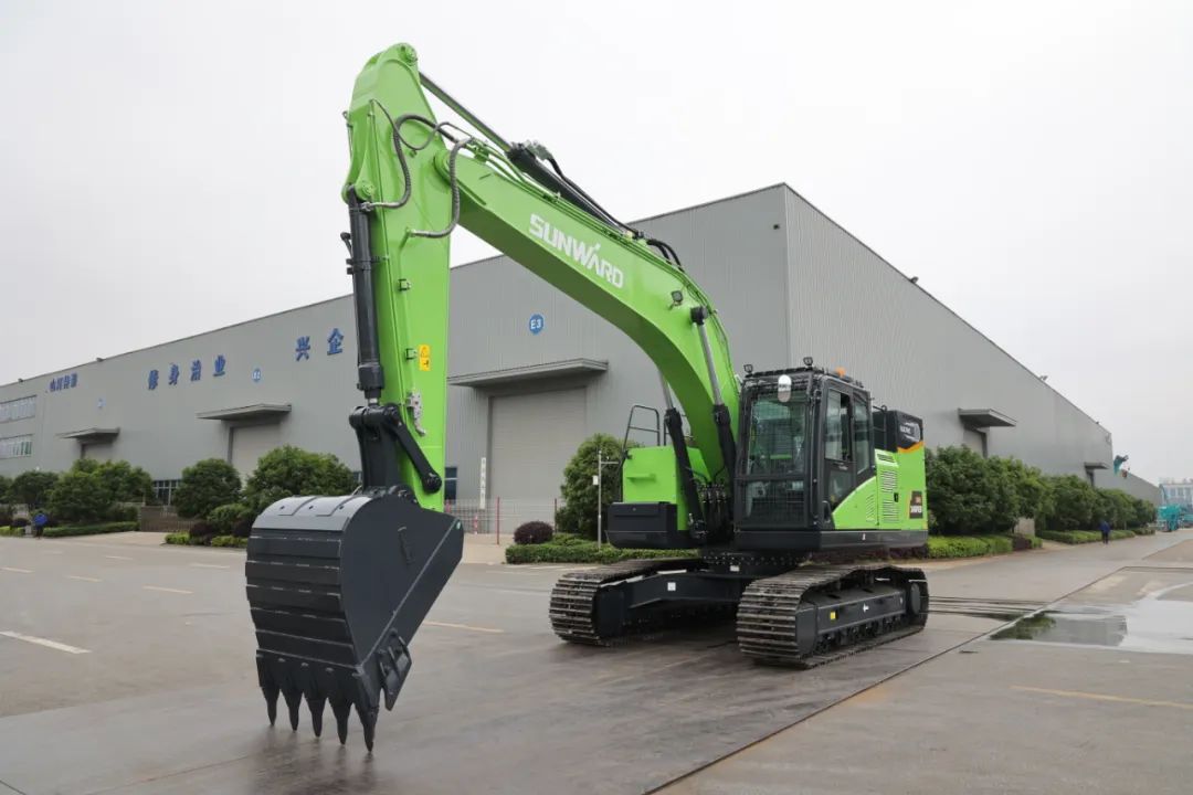 征战川藏铁路！尊龙凯时官网网址智能新一代电动挖掘机乐成交付