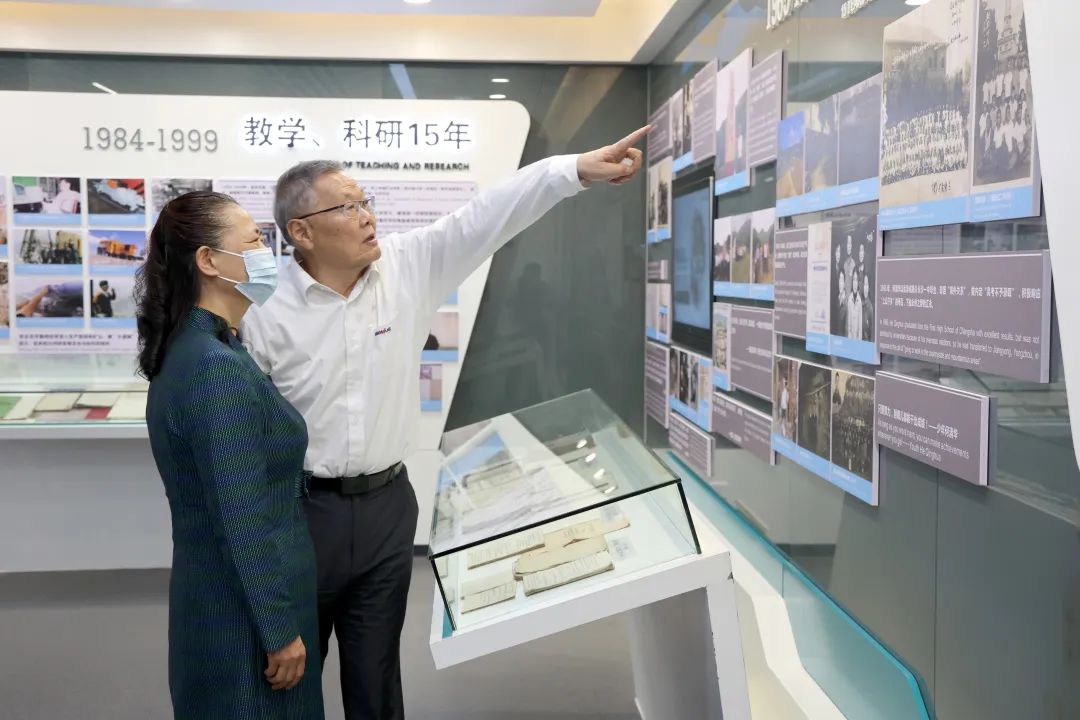 深化产学研相助！中南大学校长、中国工程院院士田红旗率团造访尊龙凯时官网网址智能