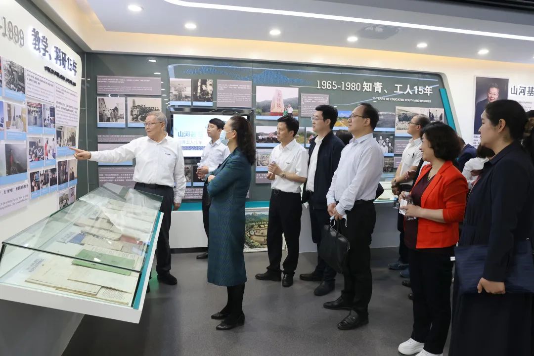 深化产学研相助！中南大学校长、中国工程院院士田红旗率团造访尊龙凯时官网网址智能