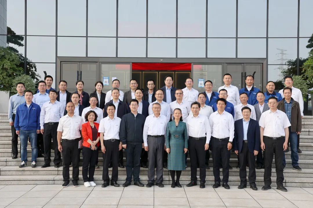 深化产学研相助！中南大学校长、中国工程院院士田红旗率团造访尊龙凯时官网网址智能