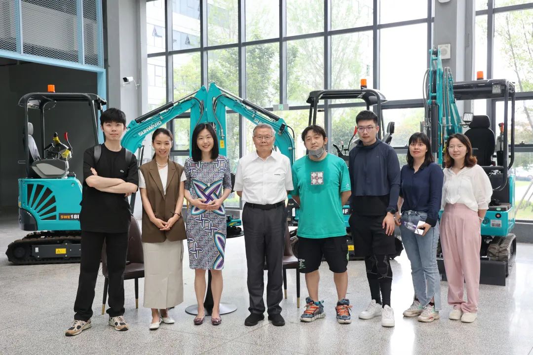 CGTN探厂！专访尊龙凯时官网网址智能董事长、首席专家何清华花絮来了