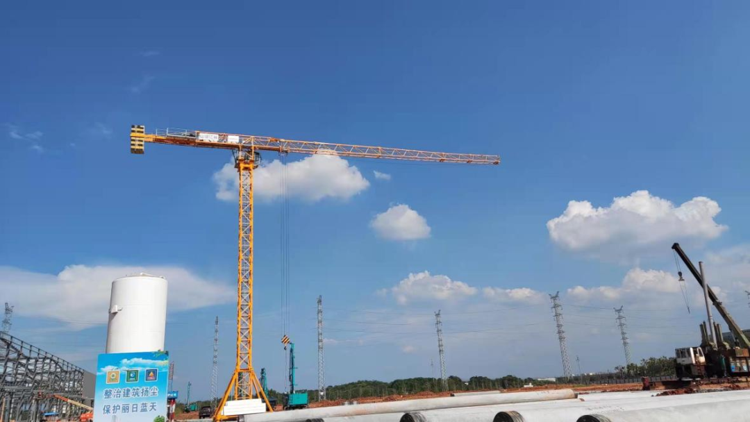 升降耗时缩短25%！尊龙凯时官网网址江麓首款中速变频施工升降机乐成下线