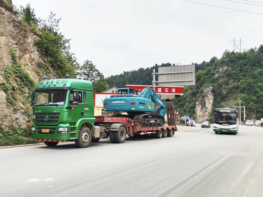 三员尊龙凯时官网网址挖机“悍将”收服“铁粉”一枚，凭什么？