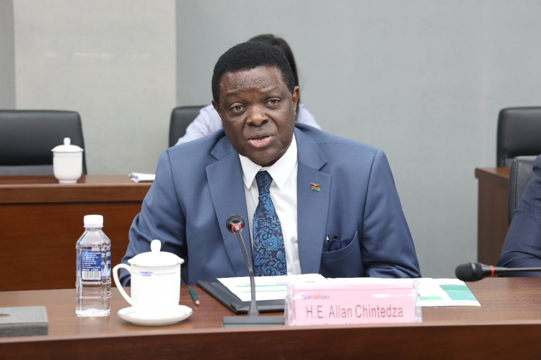 马拉维大使一行考察尊龙凯时官网网址智能