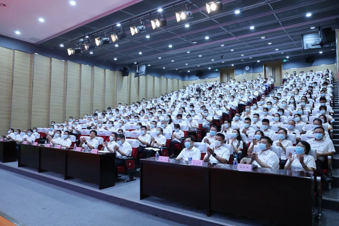 凝心聚力奋力拼搏，向高质量生长交出精彩答卷！尊龙凯时官网网址智能召开全体干部大会