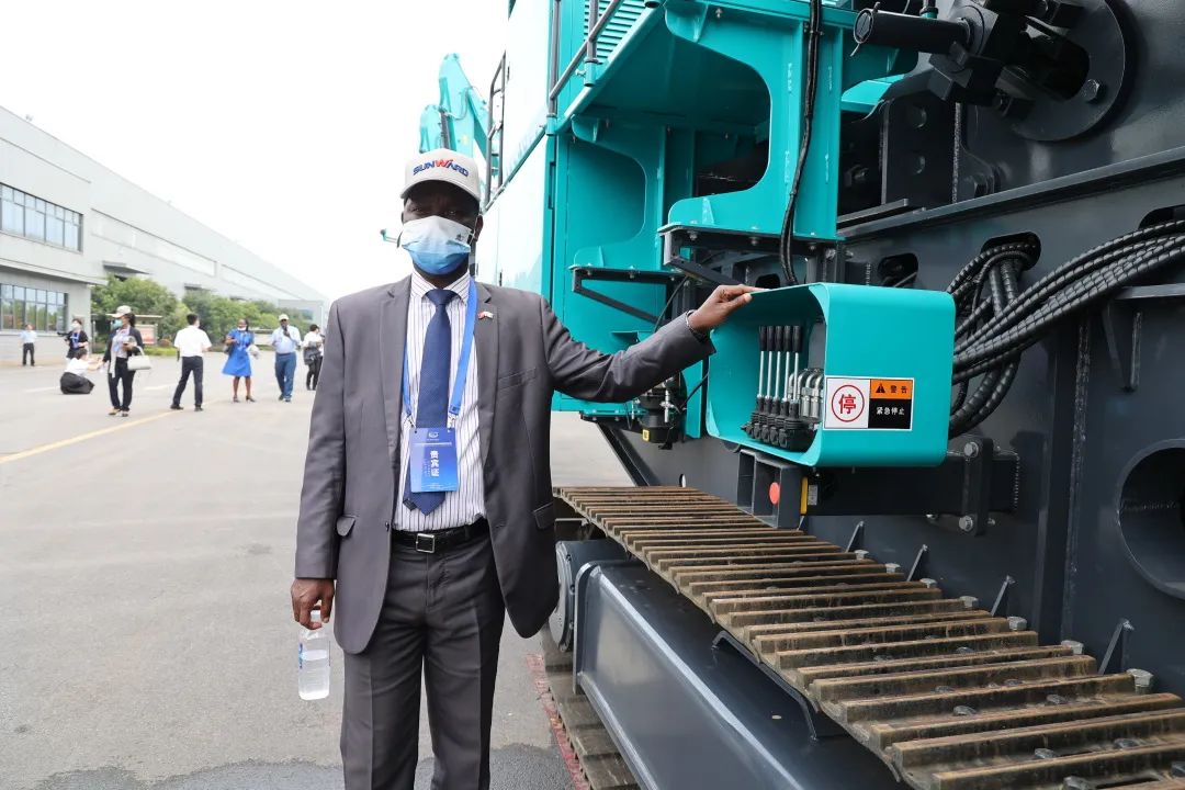 非洲驻华使节走访尊龙凯时官网网址智能