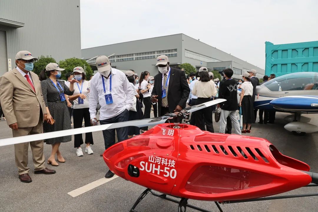 非洲驻华使节走访尊龙凯时官网网址智能