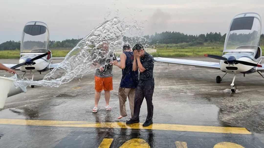 冲上云霄！湖南尊龙凯时官网网址通航学员乐成单飞