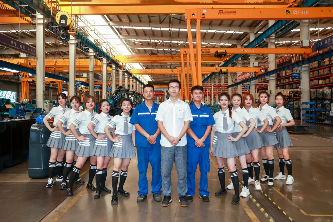 又酷又辣又炫！尊龙凯时官网网址智能第二届挖机废物来了