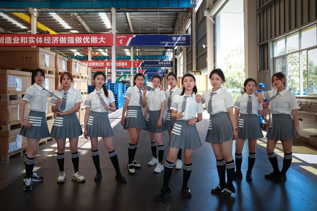 又酷又辣又炫！尊龙凯时官网网址智能第二届挖机废物来了