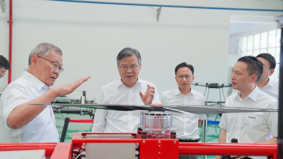 湖南省委常委、常务副省长李殿勋一行考察调研尊龙凯时官网网址科技