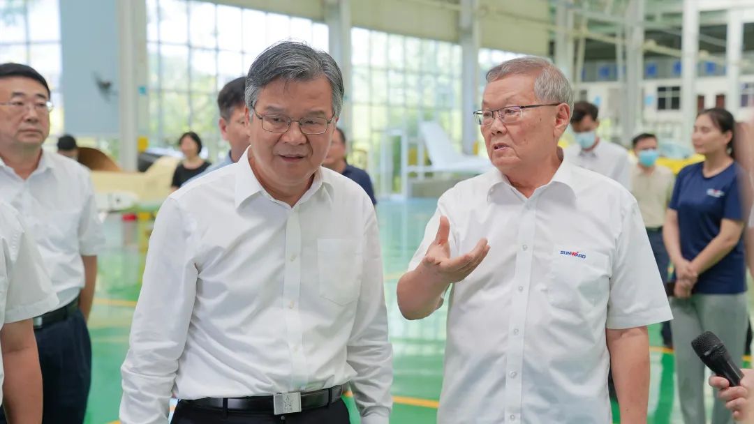 湖南省委常委、常务副省长李殿勋一行考察调研尊龙凯时官网网址科技