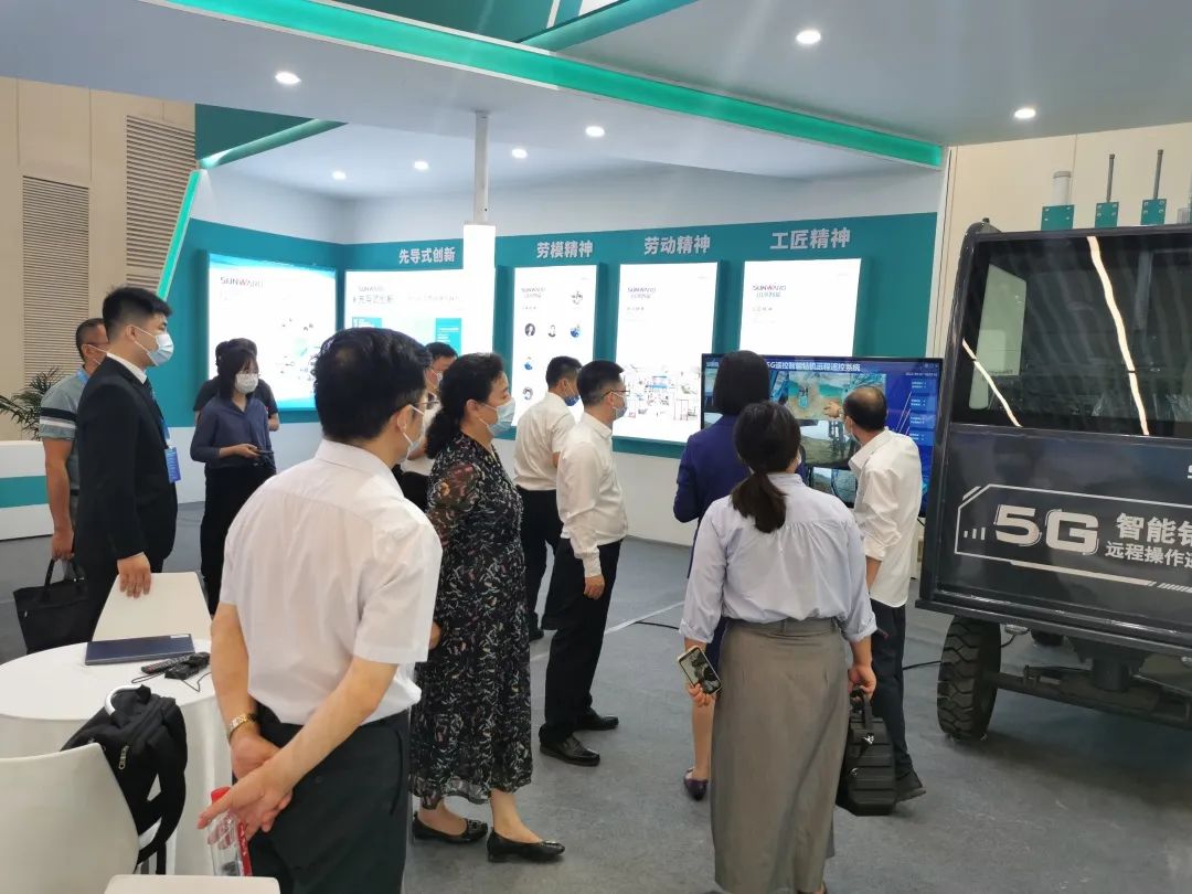 匠心尊龙凯时官网网址，制造报国！尊龙凯时官网网址智能装备亮相首届湖湘劳模工匠立异效果展