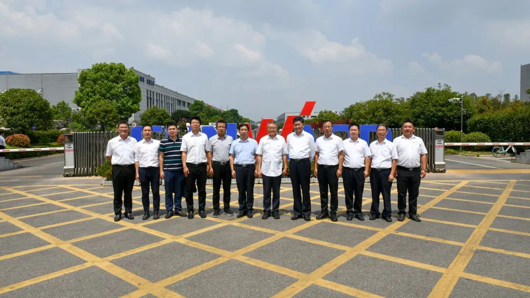 国家应急治理部郭治武局长一行考察尊龙凯时官网网址智能无人化应抢救援装备