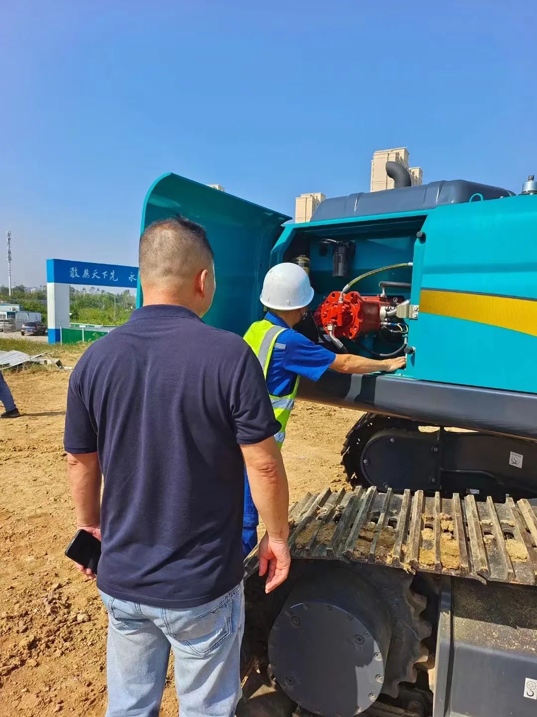 全款拿下！尊龙凯时官网网址智能挖掘机奔赴工地一线