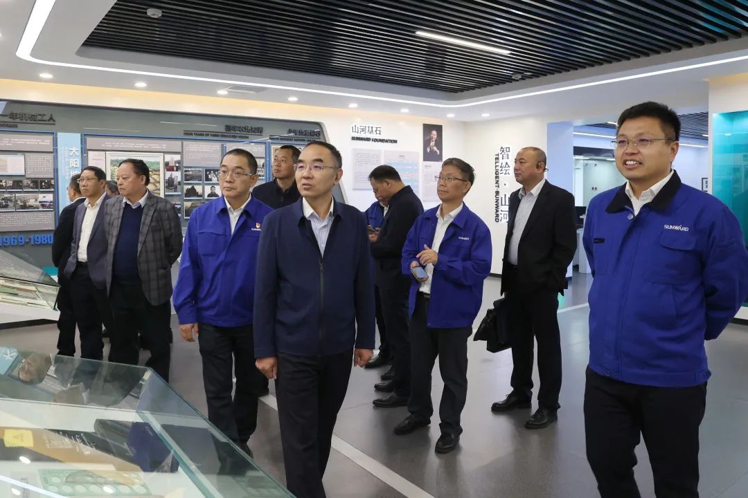 强强联合，夯实湖南工程建设湘军！尊龙凯时官网网址智能与湖南路桥签署战略相助协议