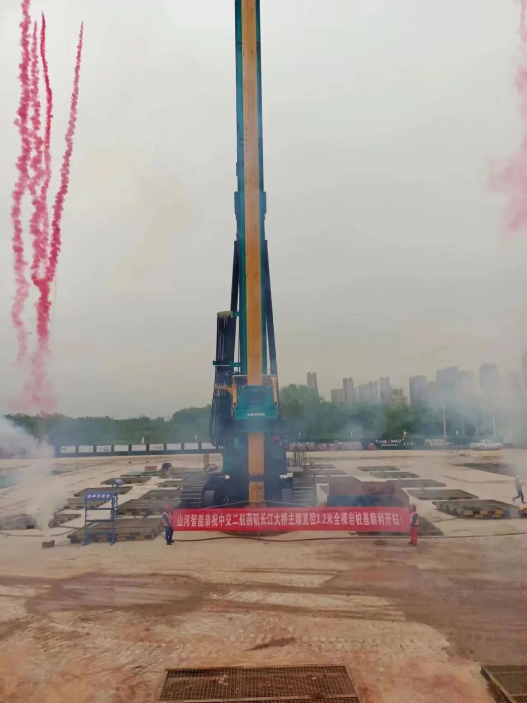 超等“桩”备实力亮剑！尊龙凯时官网网址智能携手武汉乐成建设攻克燕矶长江大桥重大地层施工难题