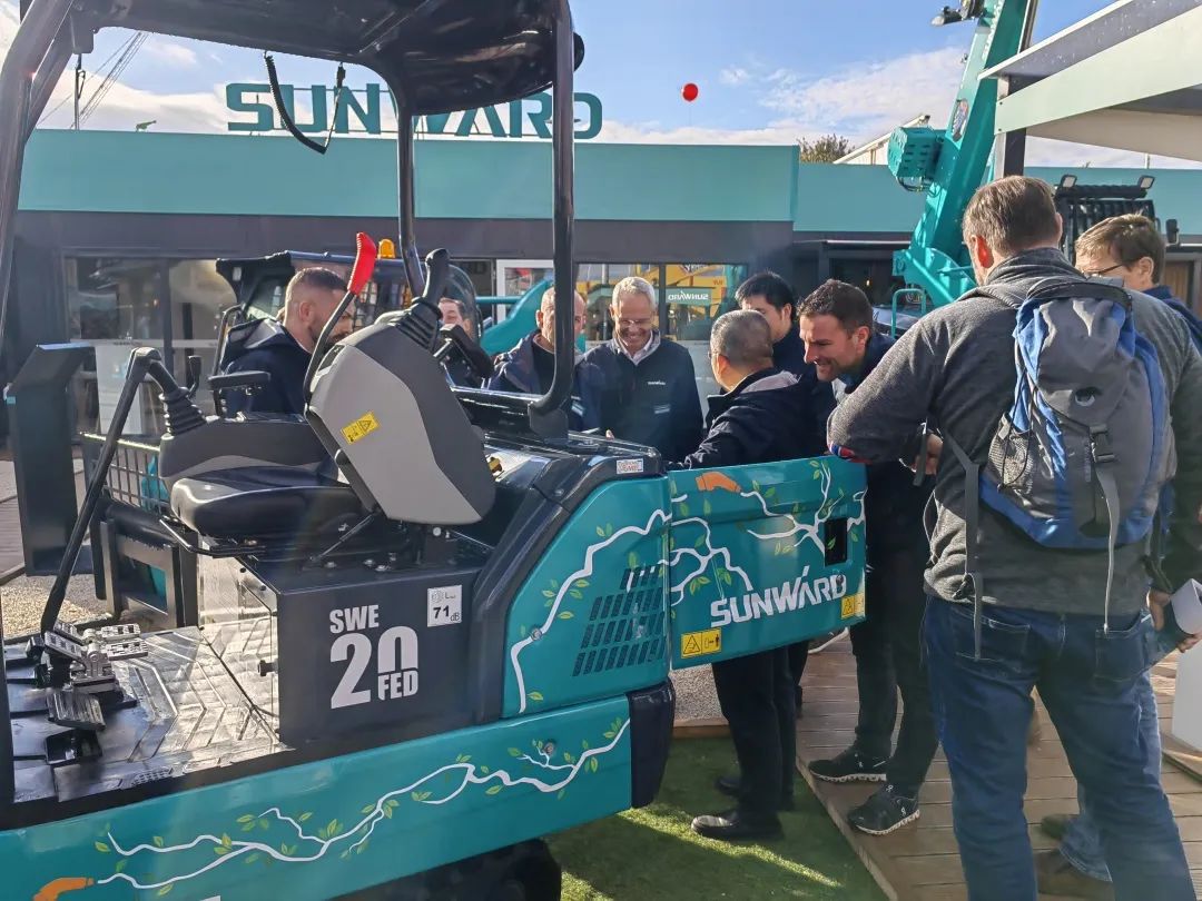 Bauma 2022 | 一组火热现场图带您重温尊龙凯时官网网址智能德国宝马展之旅