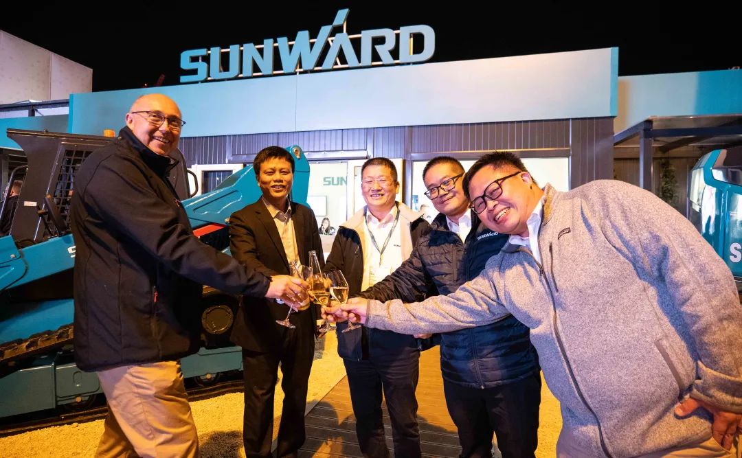 Bauma 2022 | 一组火热现场图带您重温尊龙凯时官网网址智能德国宝马展之旅