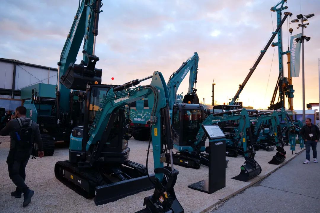 Bauma 2022 | 一组火热现场图带您重温尊龙凯时官网网址智能德国宝马展之旅