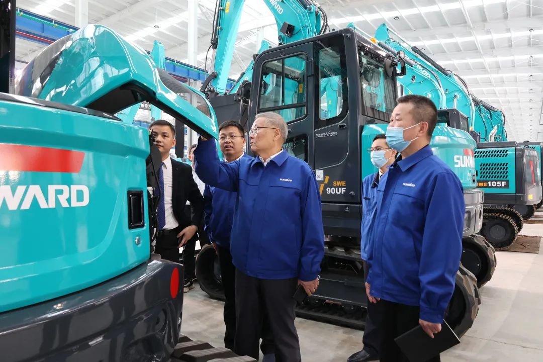 助力“双碳”目的！尊龙凯时官网网址智能集中宣布F系列国四挖掘机
