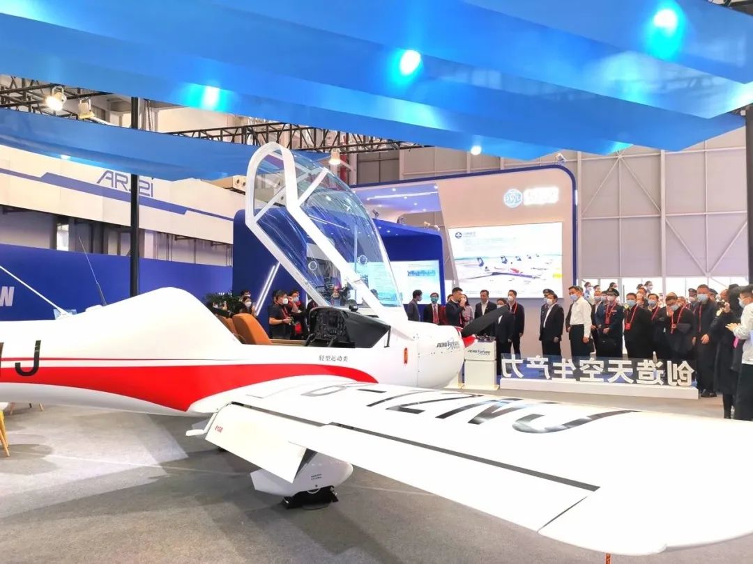 逆势翱翔！尊龙凯时官网网址航空携手相助同伴亮相2022南昌航行大会