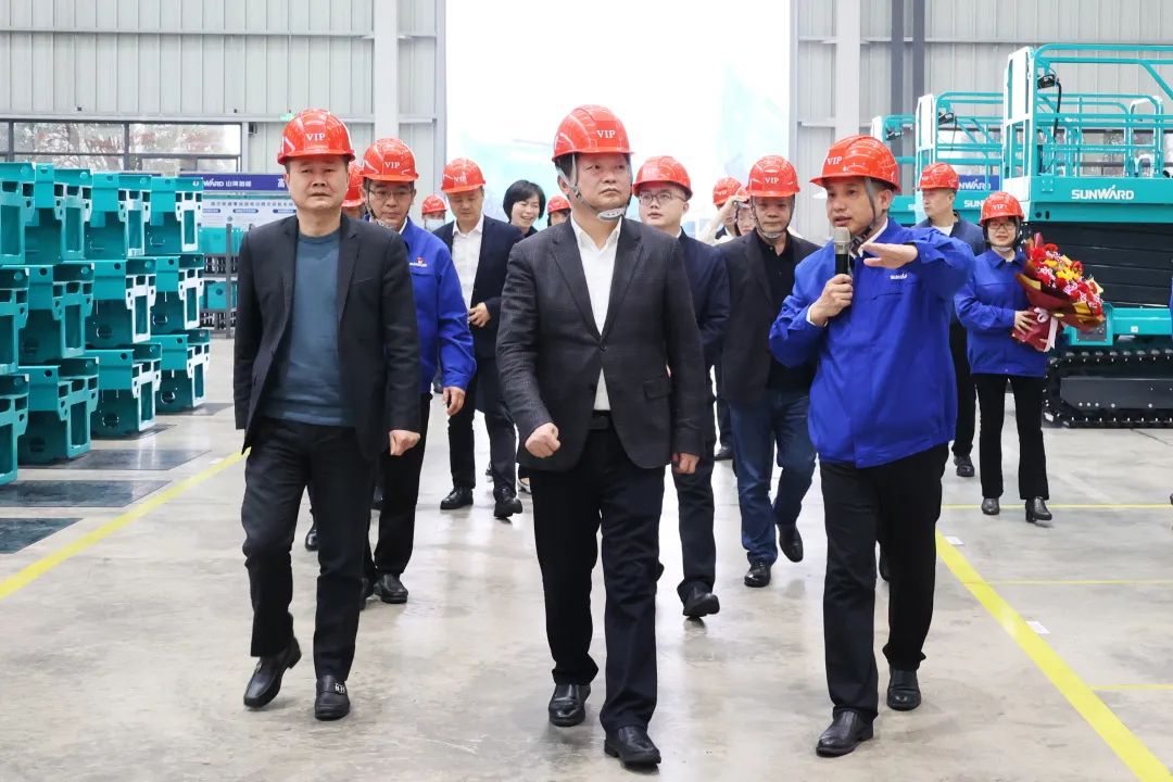 付旭明慰问尊龙凯时官网网址智能市三八红旗头并督导清静生产事情